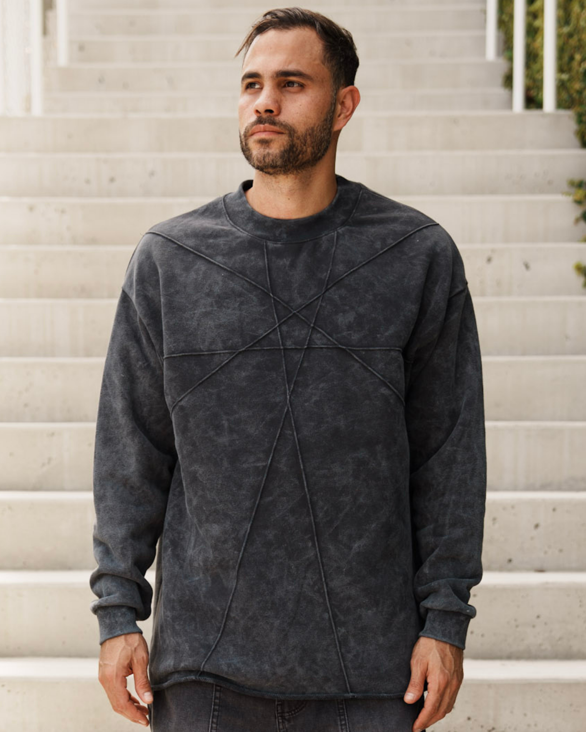 APOCALYPSIS SWEATER – Zeven Outfits