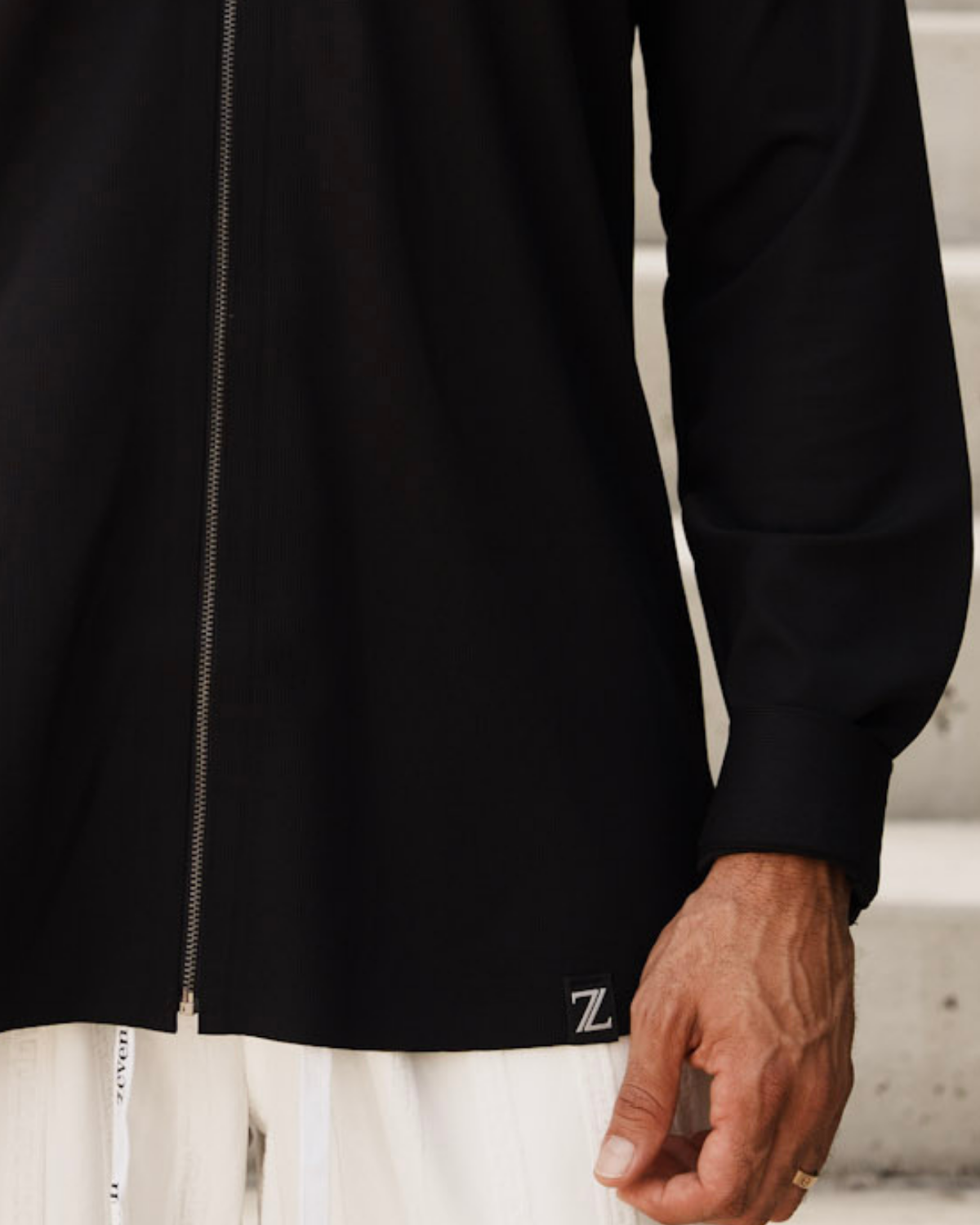 THE CASUAL LONG-ZIPPER