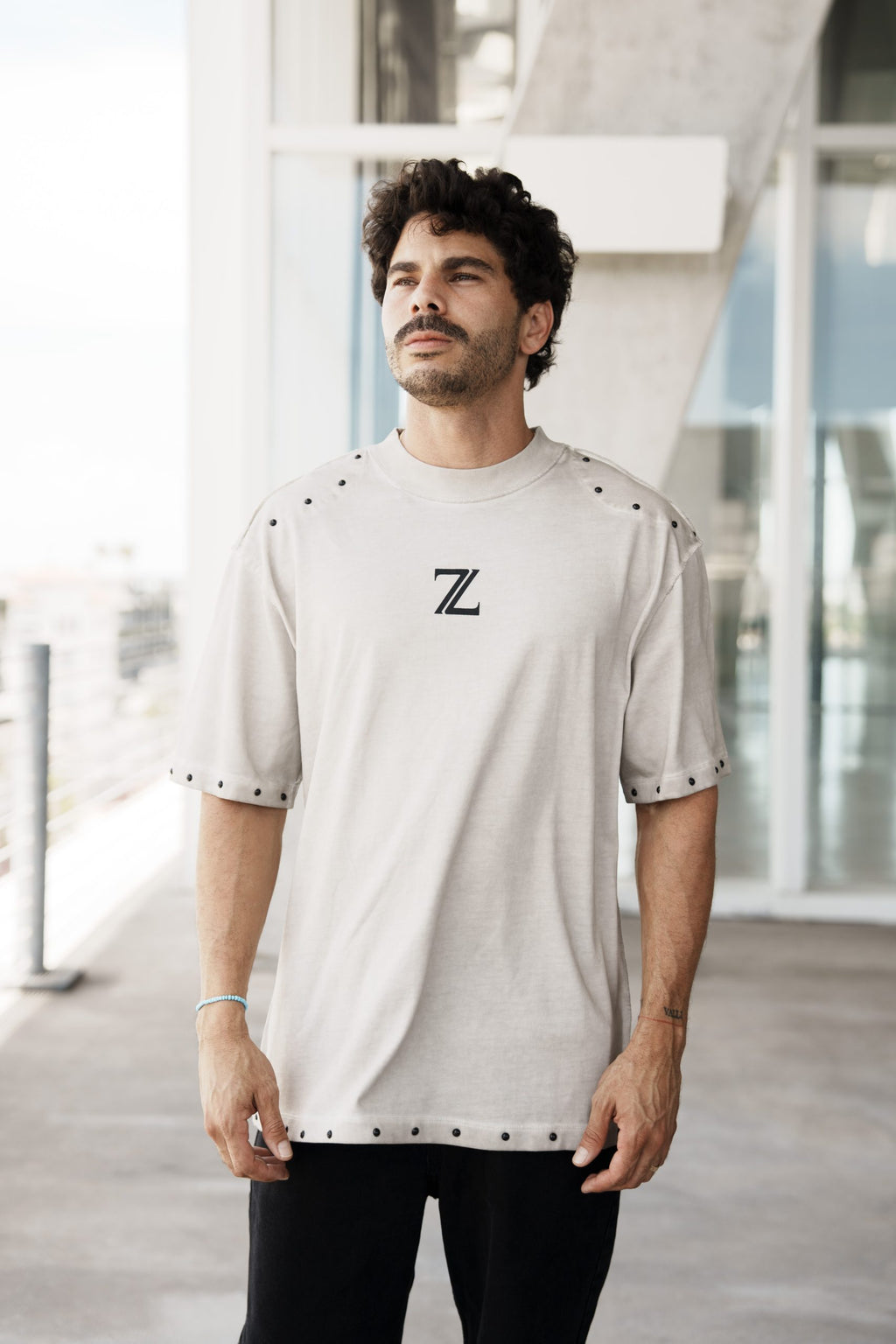 THE GOTHIC STYLE IN CLASSIC - XLarge, Light Beige image