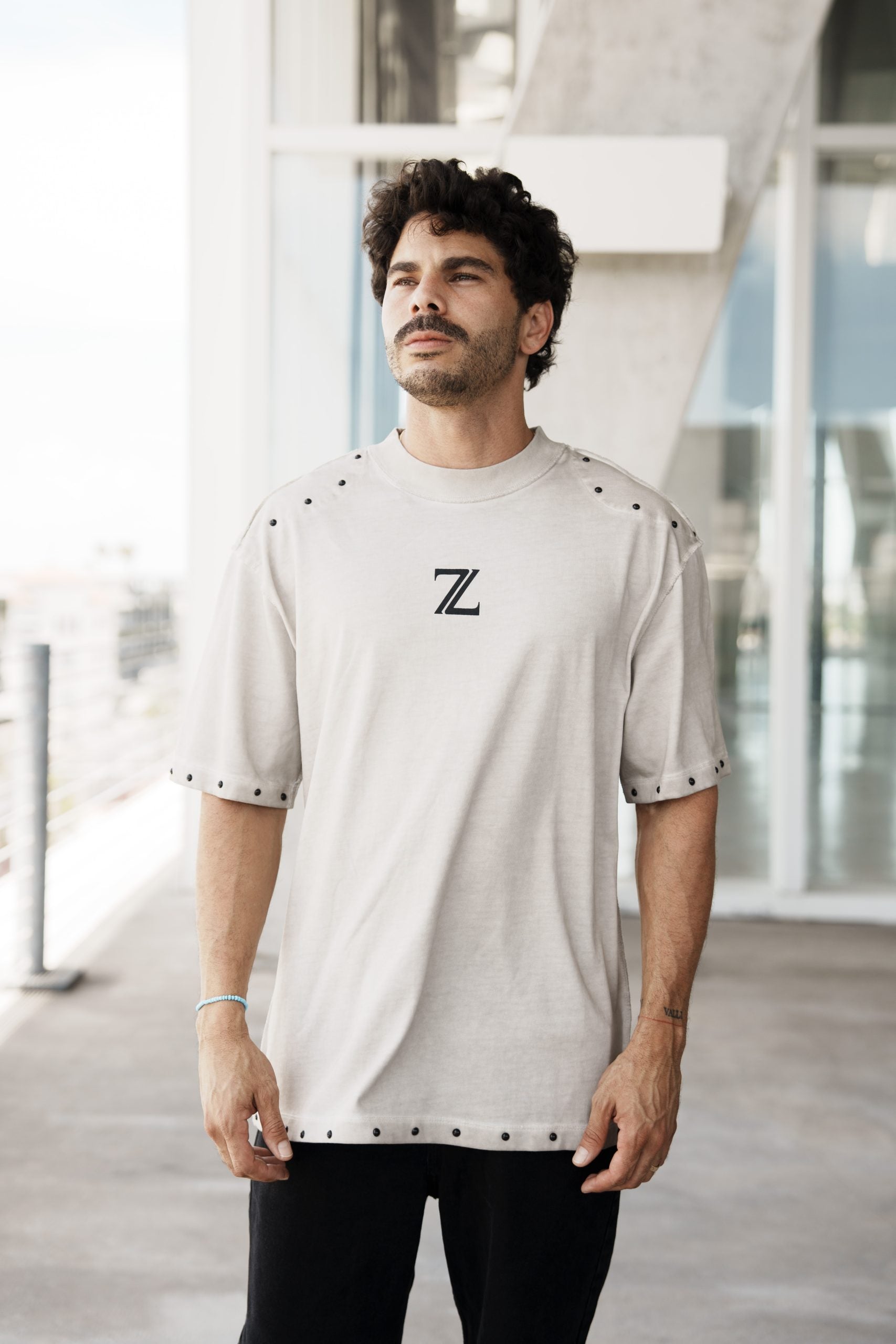 THE GOTHIC STYLE IN CLASSIC - XLarge, Light Beige image