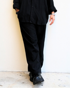 ZEVEN NOIR PLEATED PANTS