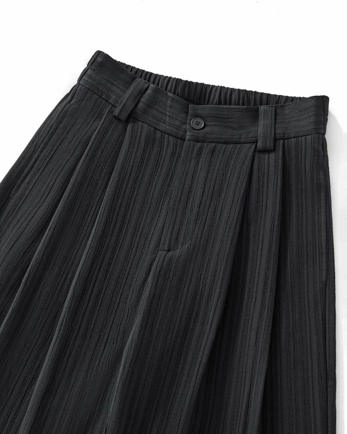 ZEVEN NOIR PLEATED PANTS