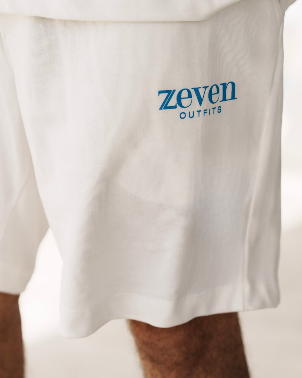 THE BASIC ZEVEN SHORT